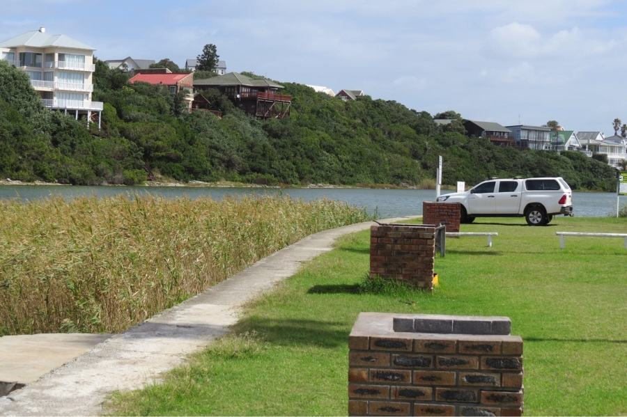 8 Bedroom Property for Sale in Kleinemonde Eastern Cape